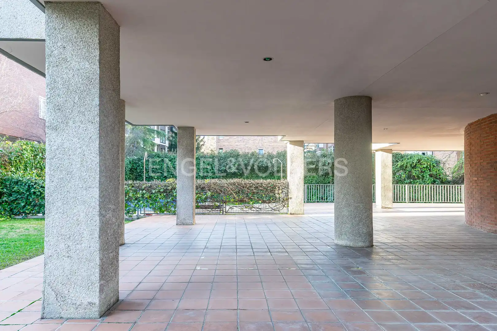 Terrassa de Pis de lloguer en Madrid amb Aire condicionat, Calefacció i Jardí privat