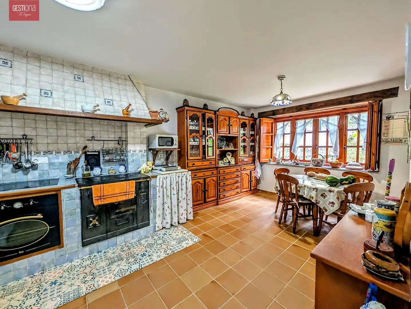Cocina de Casa o chalet en venta en Escalante con Jardín privado y Balcón