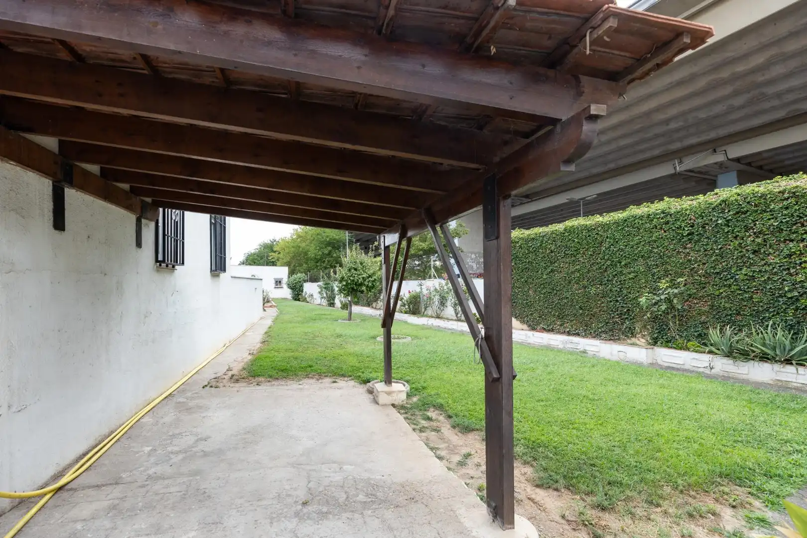 Aparcament de Casa o xalet en venda en Montcada i Reixac amb Aire condicionat, Calefacció i Jardí privat