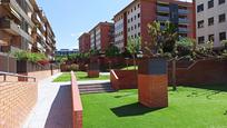 Vista exterior de Pis en venda en Sant Feliu de Llobregat amb Calefacció, Terrassa i Piscina comunitària