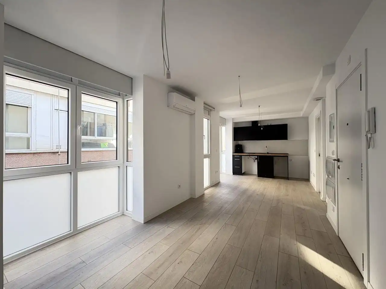 Außenansicht von Wohnung zur Miete in  Madrid Capital mit Klimaanlage, Heizung und Abstellraum