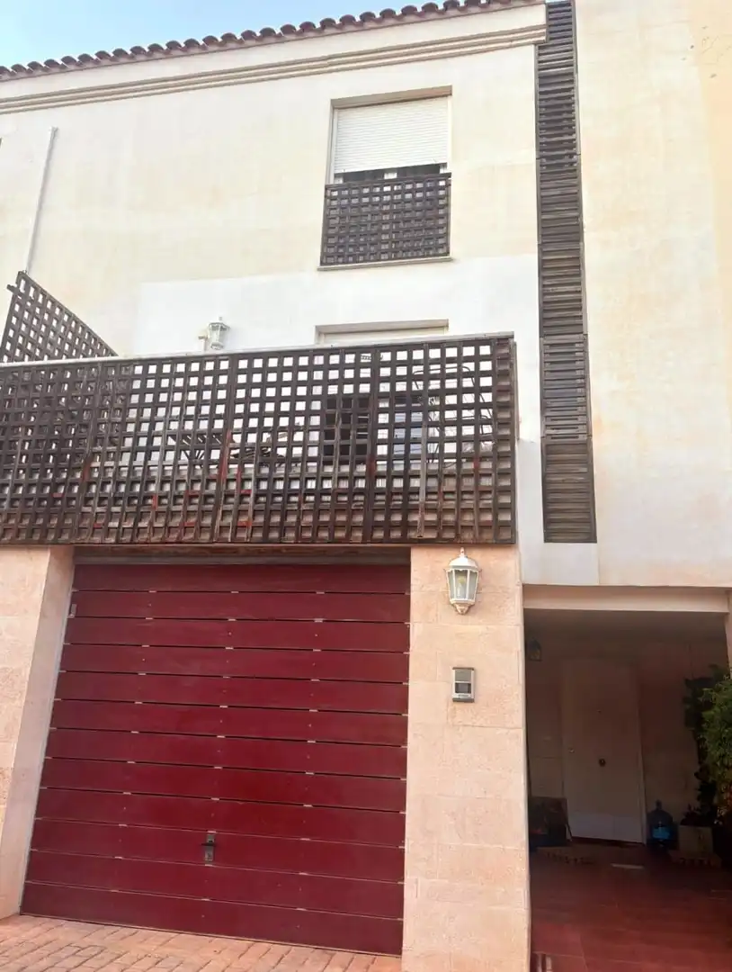 Terraced house with terrace for sale in Hipódromo - Cerrado del Águila, imagen 2