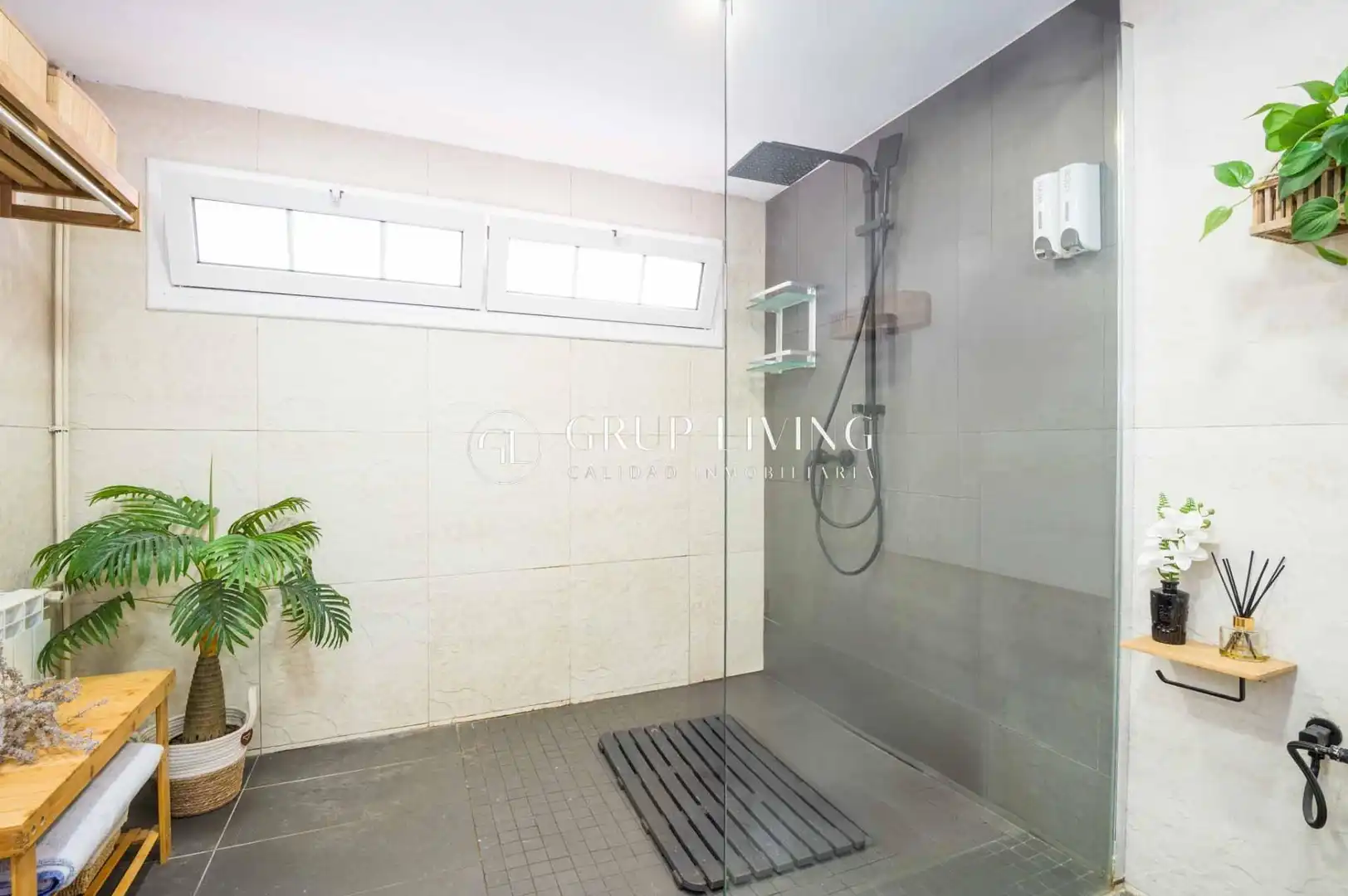 Baño de Piso en venta en Sitges con Calefacción, Jardín privado y Terraza