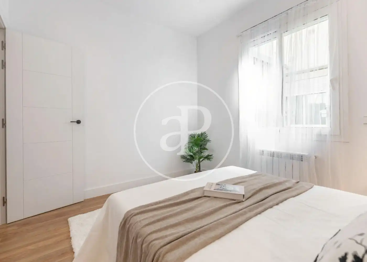 Bedroom of Flat for sale in Madrid  with Air Conditioner, Heating and Balcony