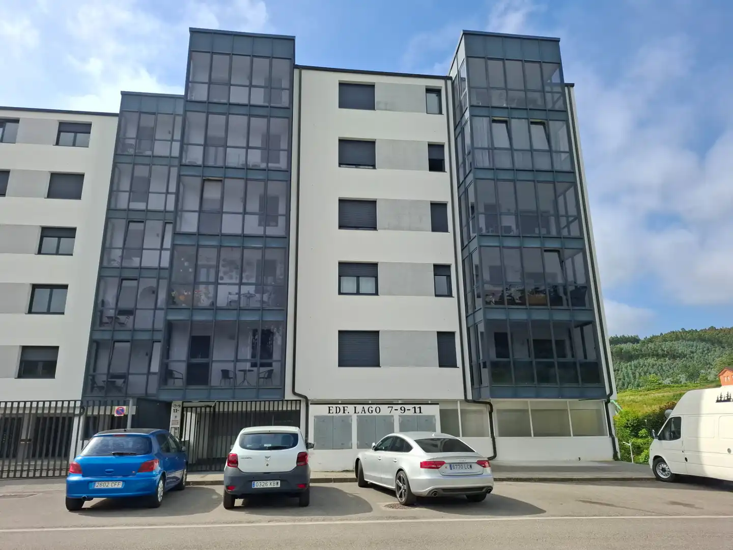 Vista exterior de Piso en venta en Viveiro con Terraza, Amueblado y Piscina comunitaria