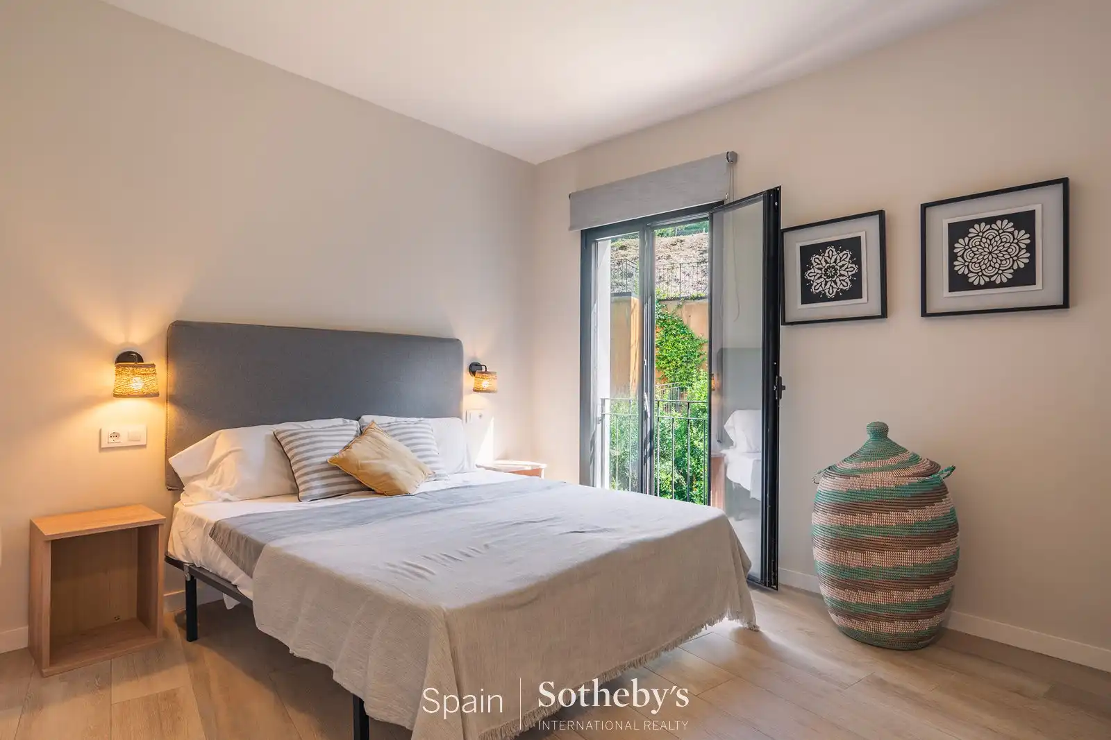 Dormitori de Apartament en venda en Begur amb Aire condicionat, Terrassa i Piscina comunitària