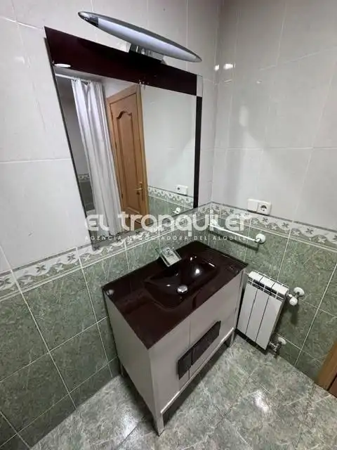 Bathroom of Flat for rent in Madrid  with Storage room, Furnished and Washing machine