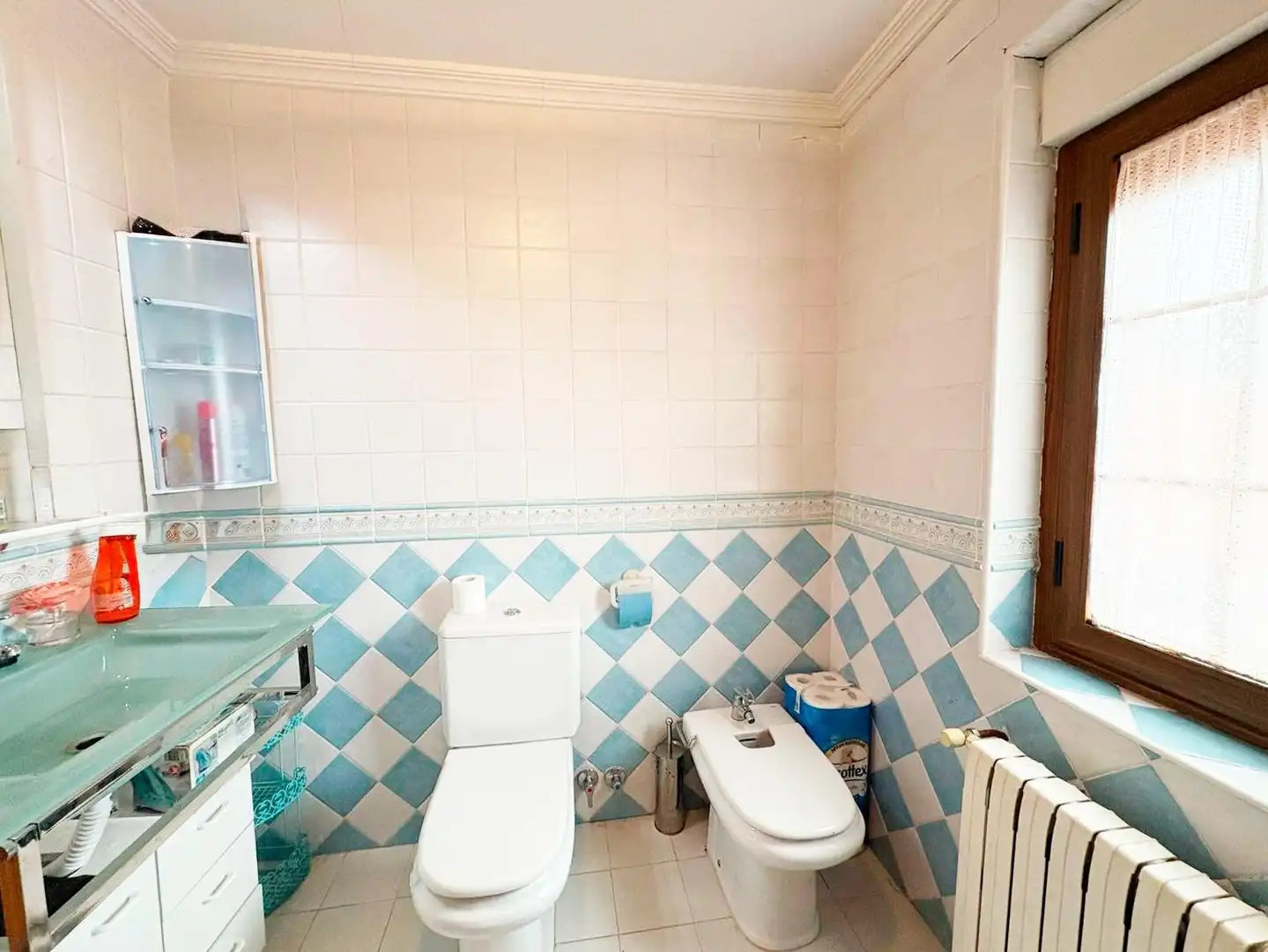 Baño de Casa o chalet en venta en Navarredonda de la Rinconada con Terraza, Trastero y Amueblado