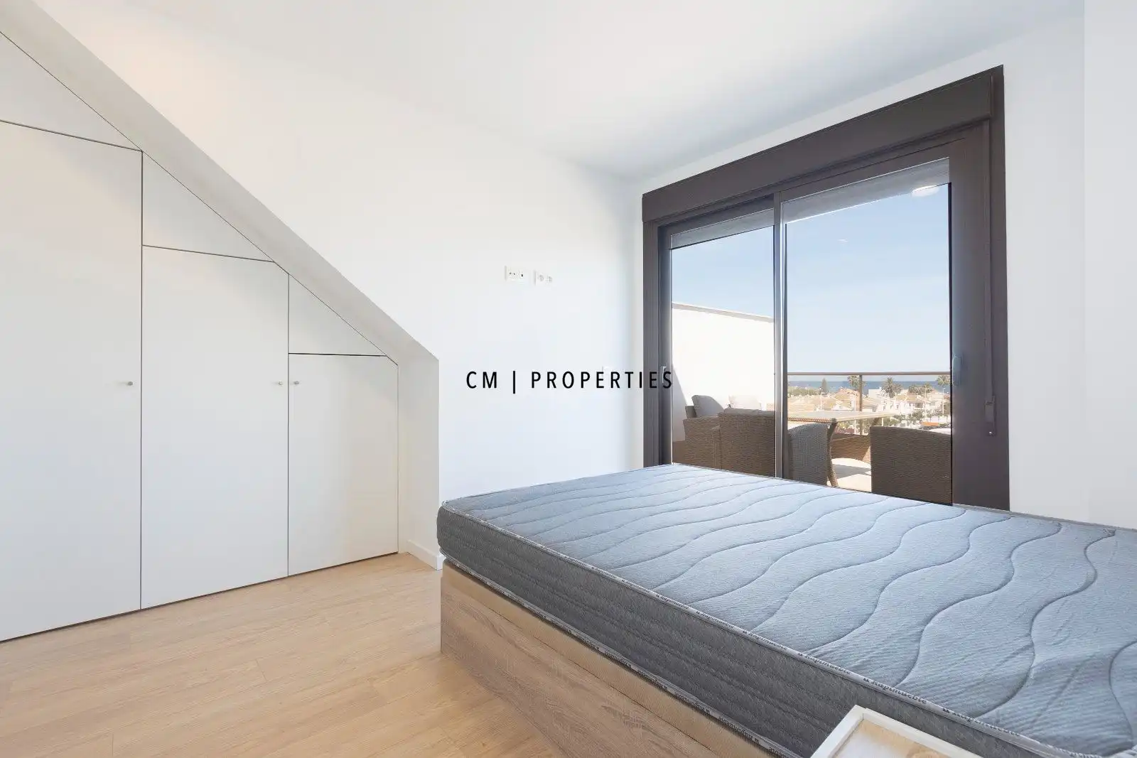Habitación de Ático de alquiler en Sagunto / Sagunt con Aire acondicionado, Calefacción y Parquet