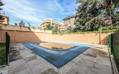 Swimming pool of Flat to rent in  Madrid Capital  with Air Conditioner, Heating and Parquet flooring