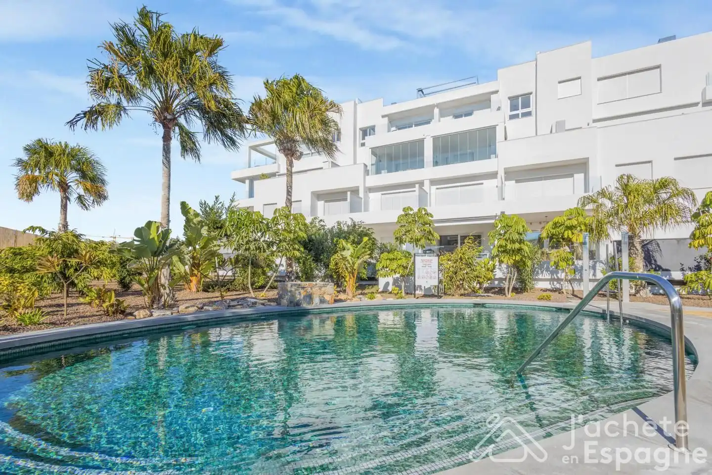 Vista exterior de Piso en venta en Torrevieja con Aire acondicionado y Terraza