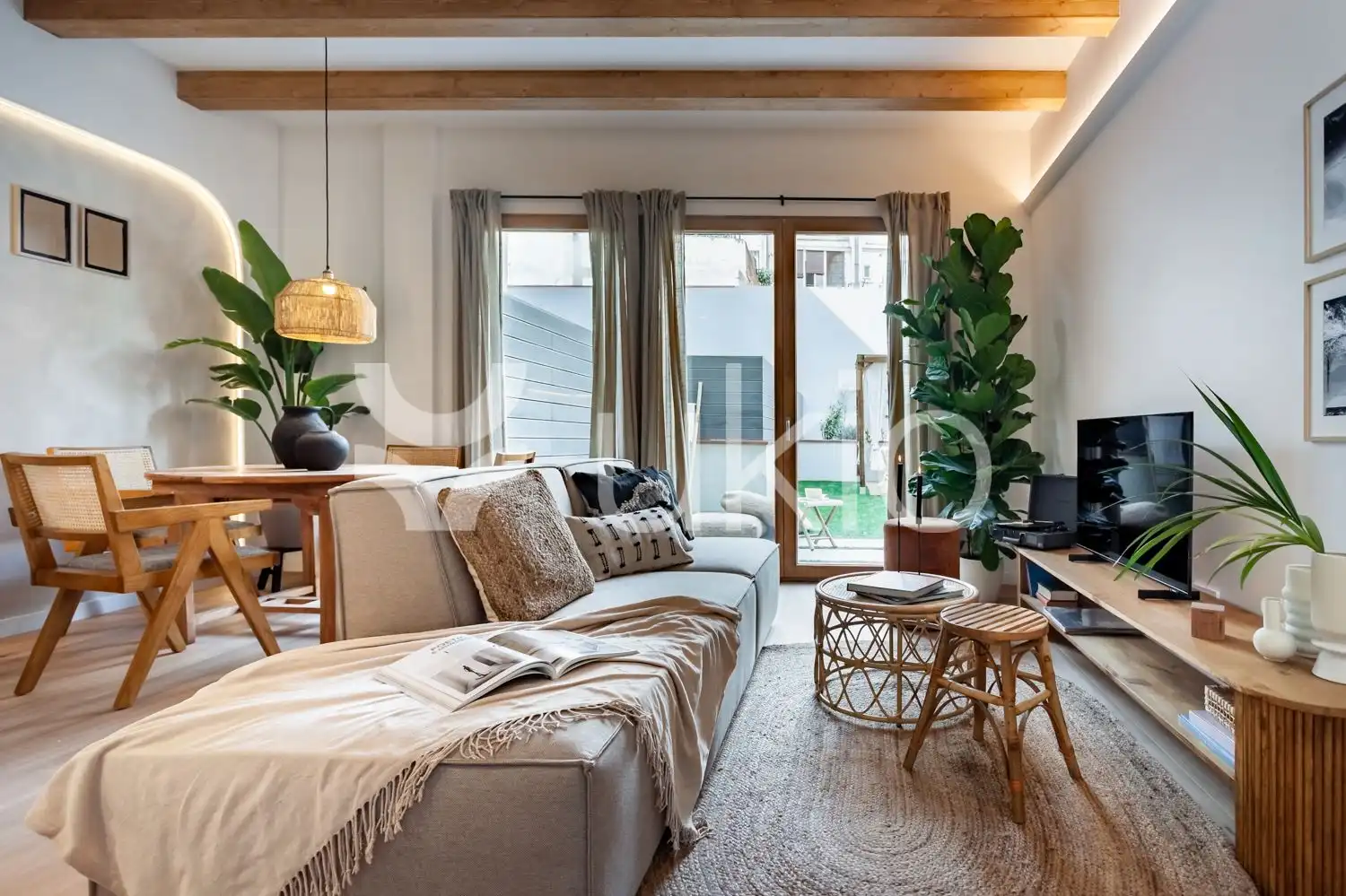 Apartamento con piscina en alquiler en Carrer de Josep Torres, imagen 3