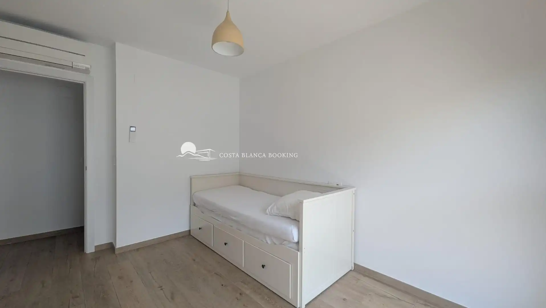 Dormitori de Casa adosada en venda en L'Alfàs del Pi amb Piscina comunitària