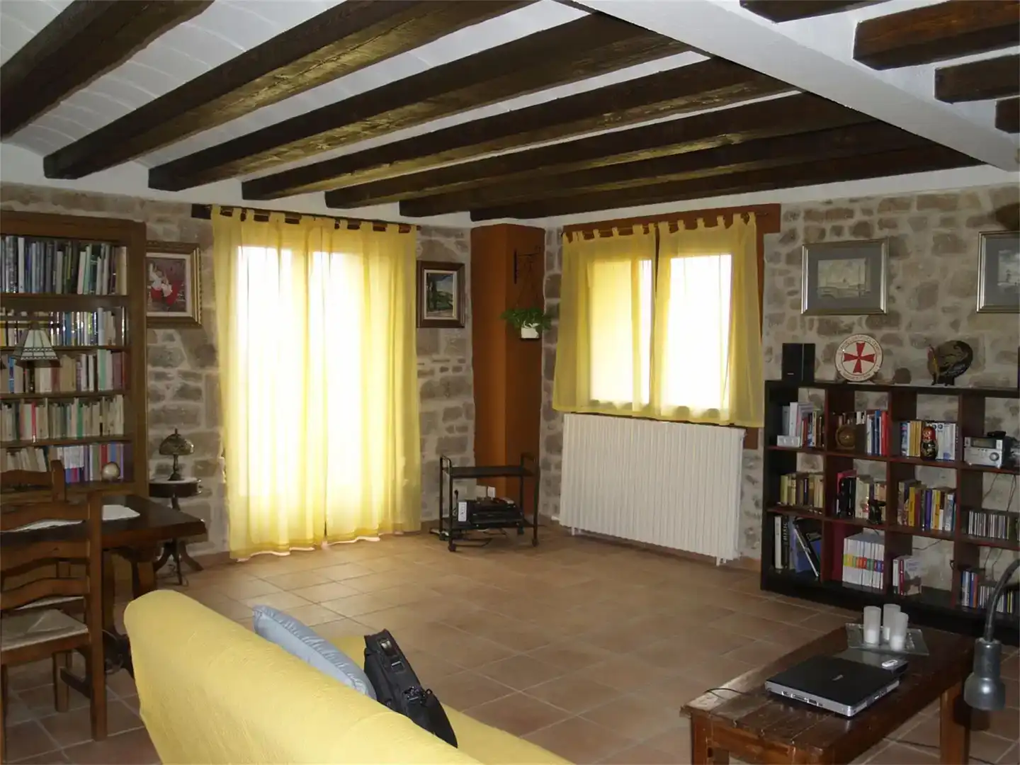 Sala d'estar de Finca rústica en venda en Horta de Sant Joan amb Aire condicionat i Balcó
