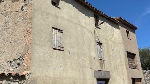 Casa dos plantas a rehabilitar en el Poqui (Manlleu)