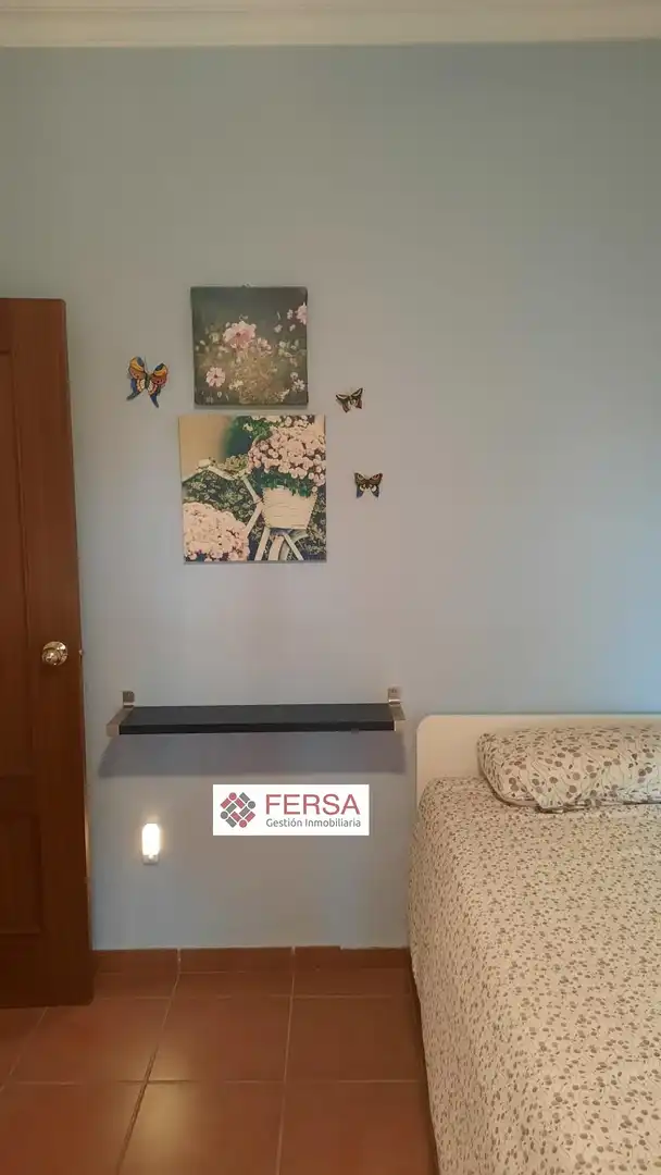 Sala d'estar de Casa adosada en venda en El Puerto de Santa María amb Aire condicionat, Calefacció i Jardí privat