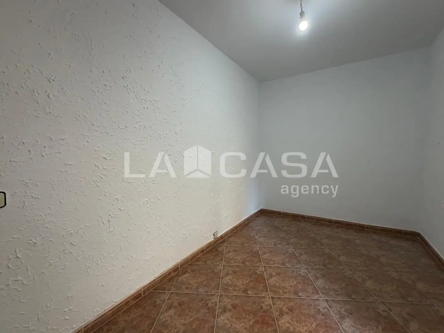 Wohnung zum Verkauf in Santa Coloma de Gramenet mit Heizung, Terrasse und Abstellraum