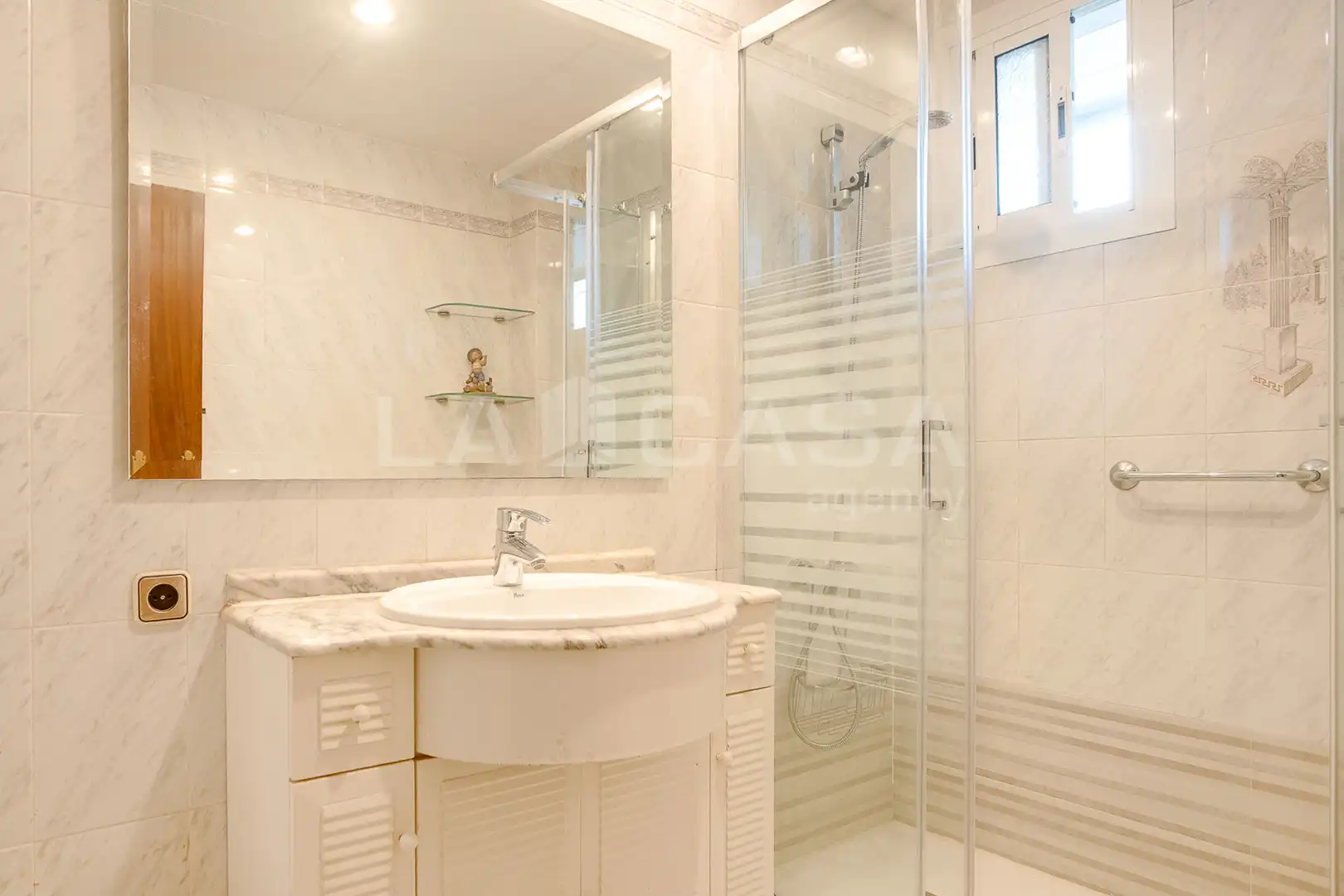 Baño de Piso en venta en Barcelona con Calefacción, Trastero y Balcón