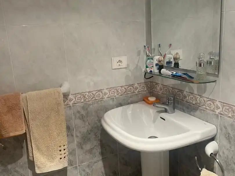 Badezimmer von Wohnung zur Miete in Noia