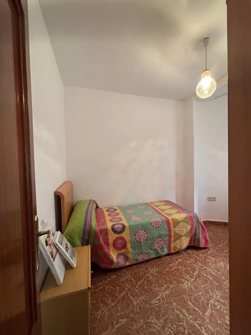 Habitación de Piso de alquiler en Granada con Aire acondicionado y Amueblado