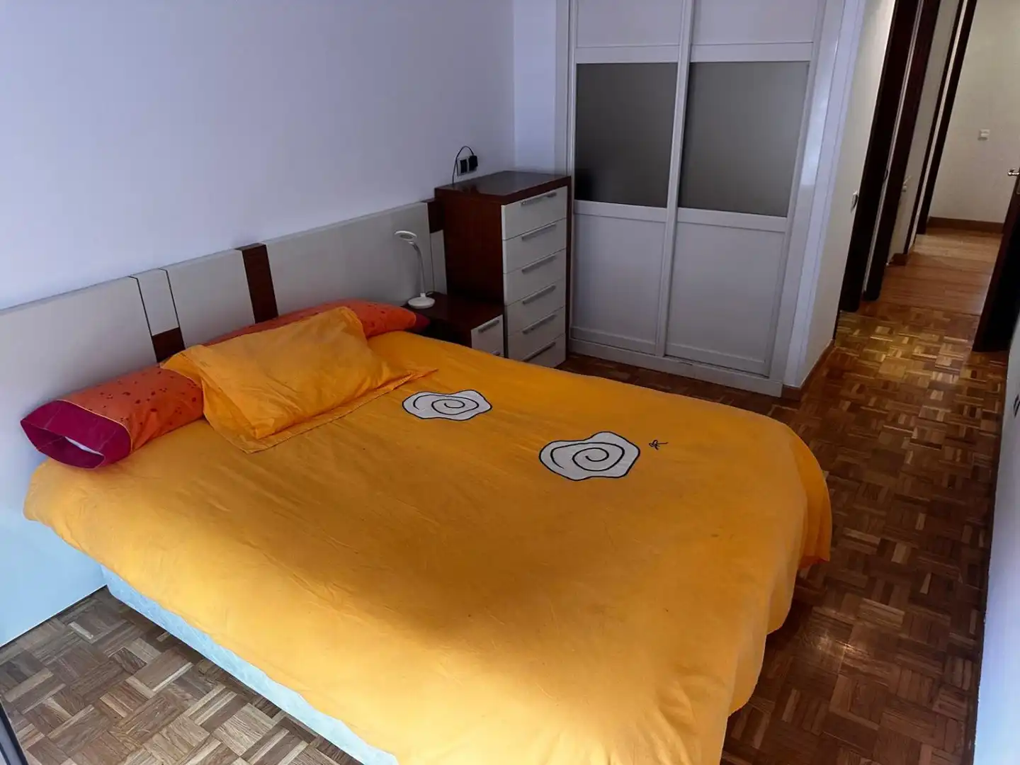 Habitación de Piso en venta en Oviedo  con Calefacción, Parquet y Trastero