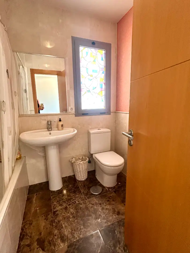 Badezimmer von Wohnungen zum Verkauf in Almería mit Terrasse, Abstellraum und Gemeinschaftspool