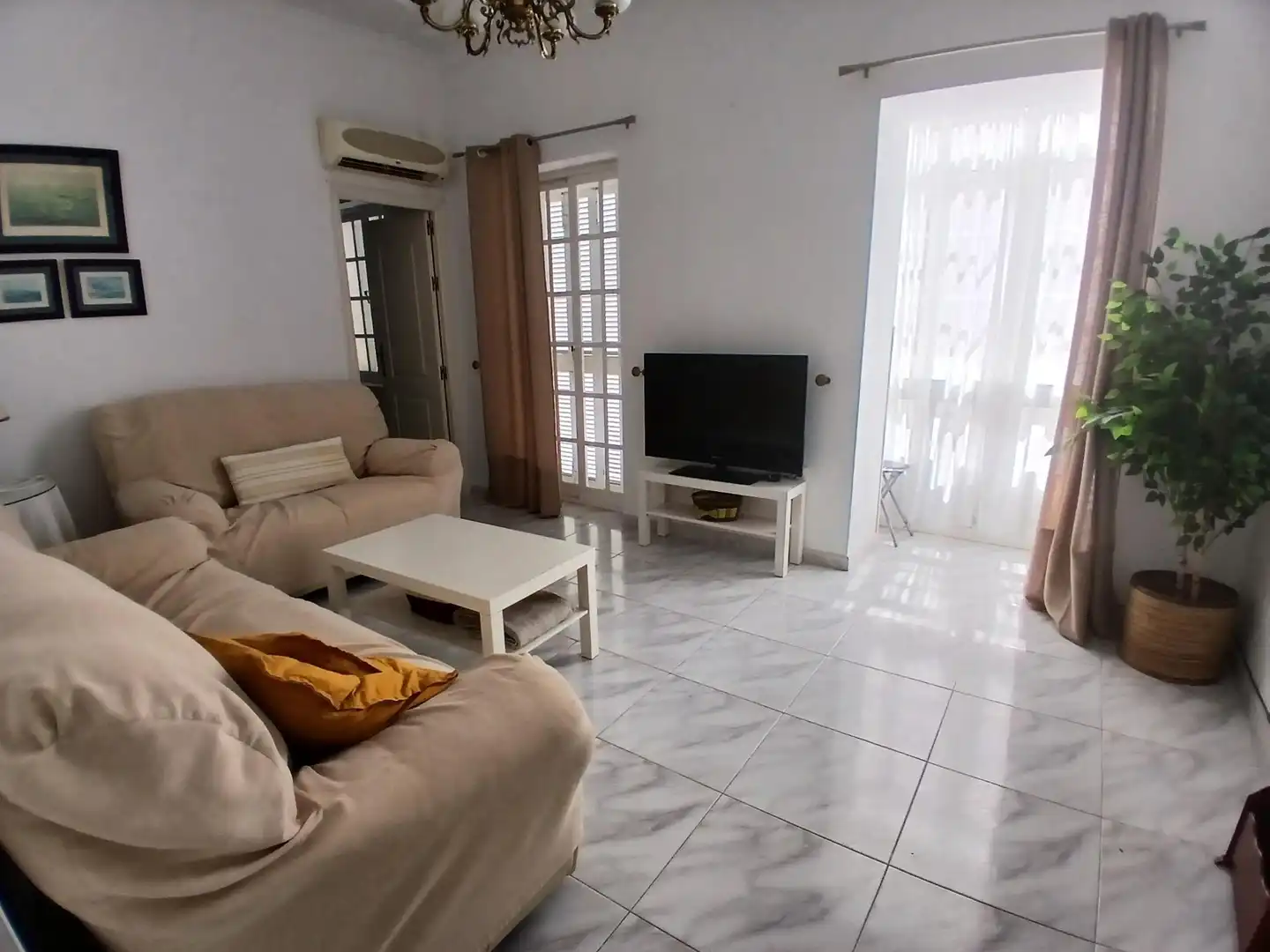 Living room of Houses for rent in Puerto Real  with Air Conditioner, Terrace and Furnished