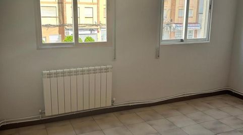 Foto 3 de Piso de alquiler en De María Teresa Sáenz de Heredia, Ventas, Madrid Capital