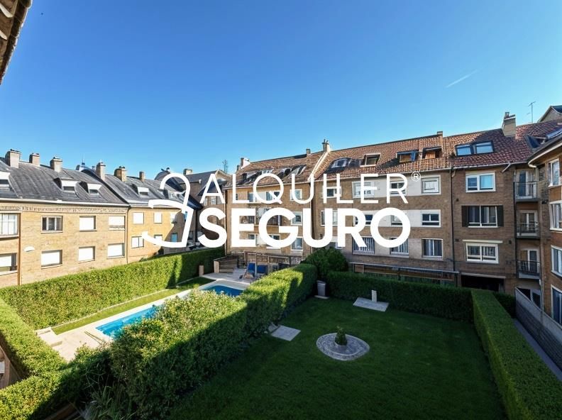 Vista exterior de Pis de lloguer en Las Rozas de Madrid amb Calefacció i Piscina