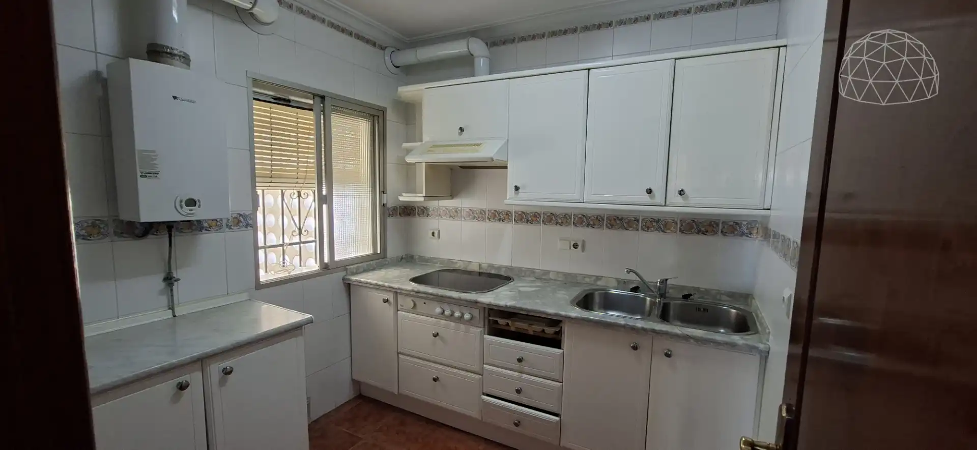 Kitchen of Flat for sale in Sevilla  with Private garden and Balcony