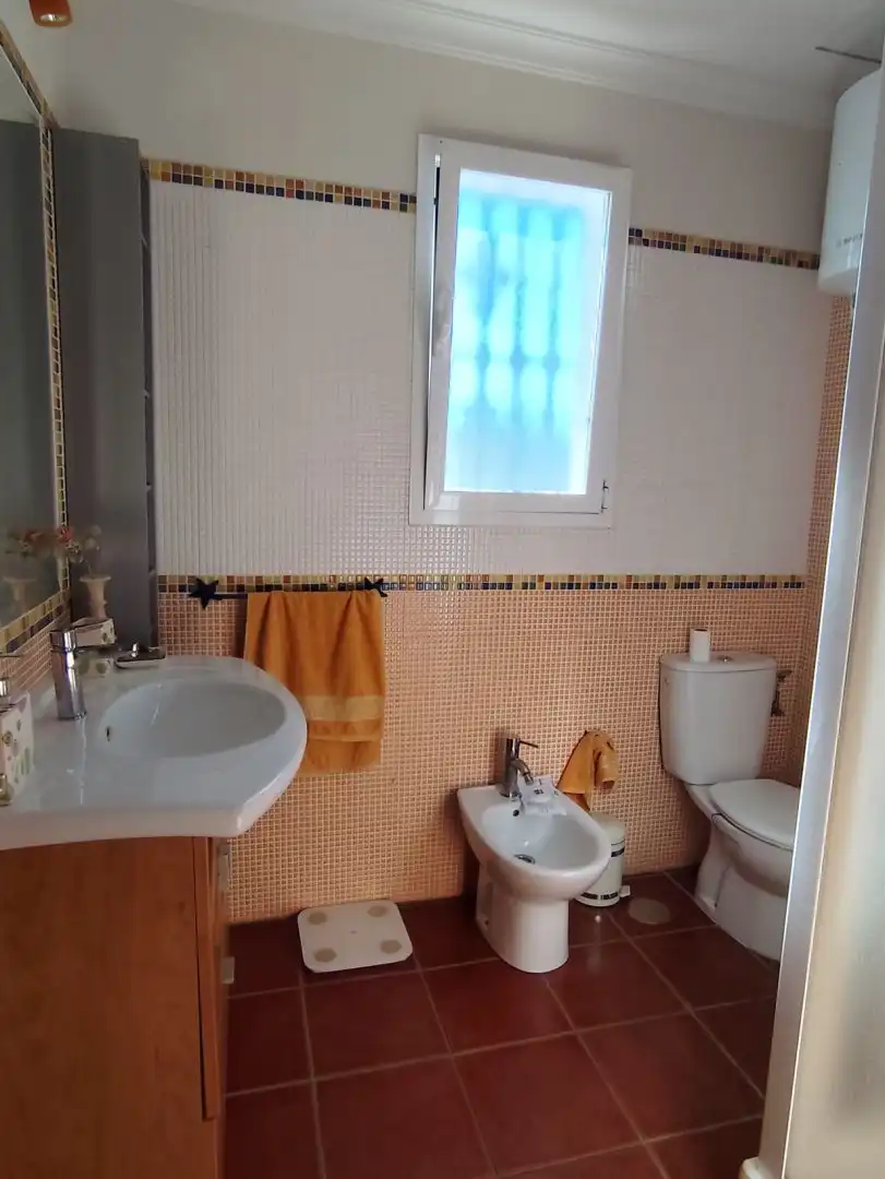Bany de Casa o xalet en venda en Hinojos amb Aire condicionat, Calefacció i Jardí privat