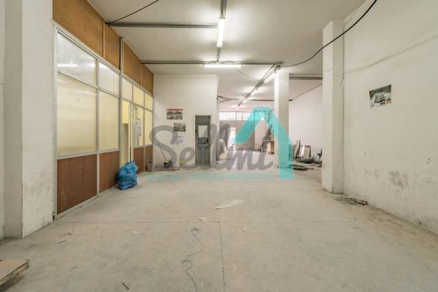 Local comercial en Venta en Calle de Antonio Machado en Lugones