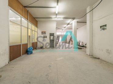 Locale commerciale in vendita a Lugones