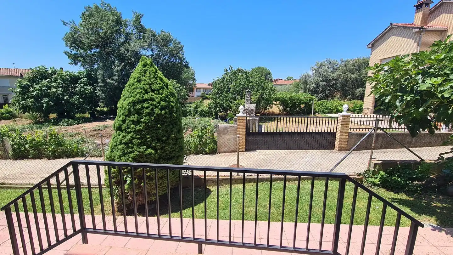 Terrace of Houses for sale in La Adrada   with Private garden, Storage room and Balcony