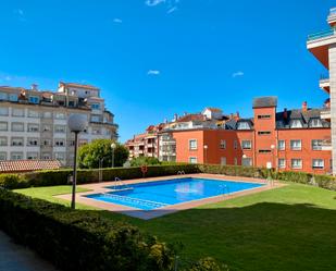 Piscina de Apartament de lloguer en Sanxenxo amb Terrassa