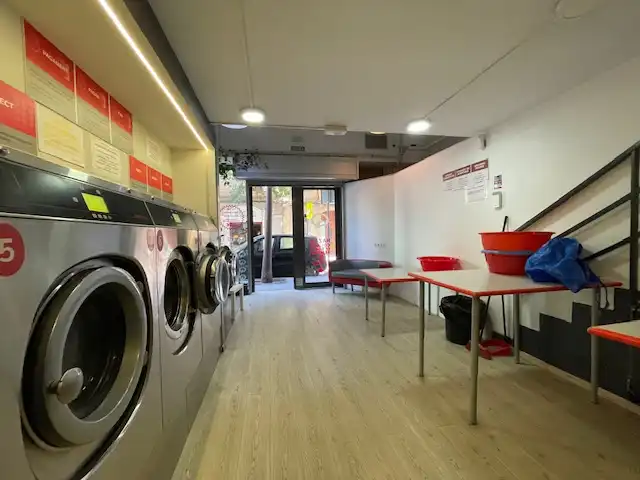 Local comercial en venda a Carrer de Galileu, imagen 5