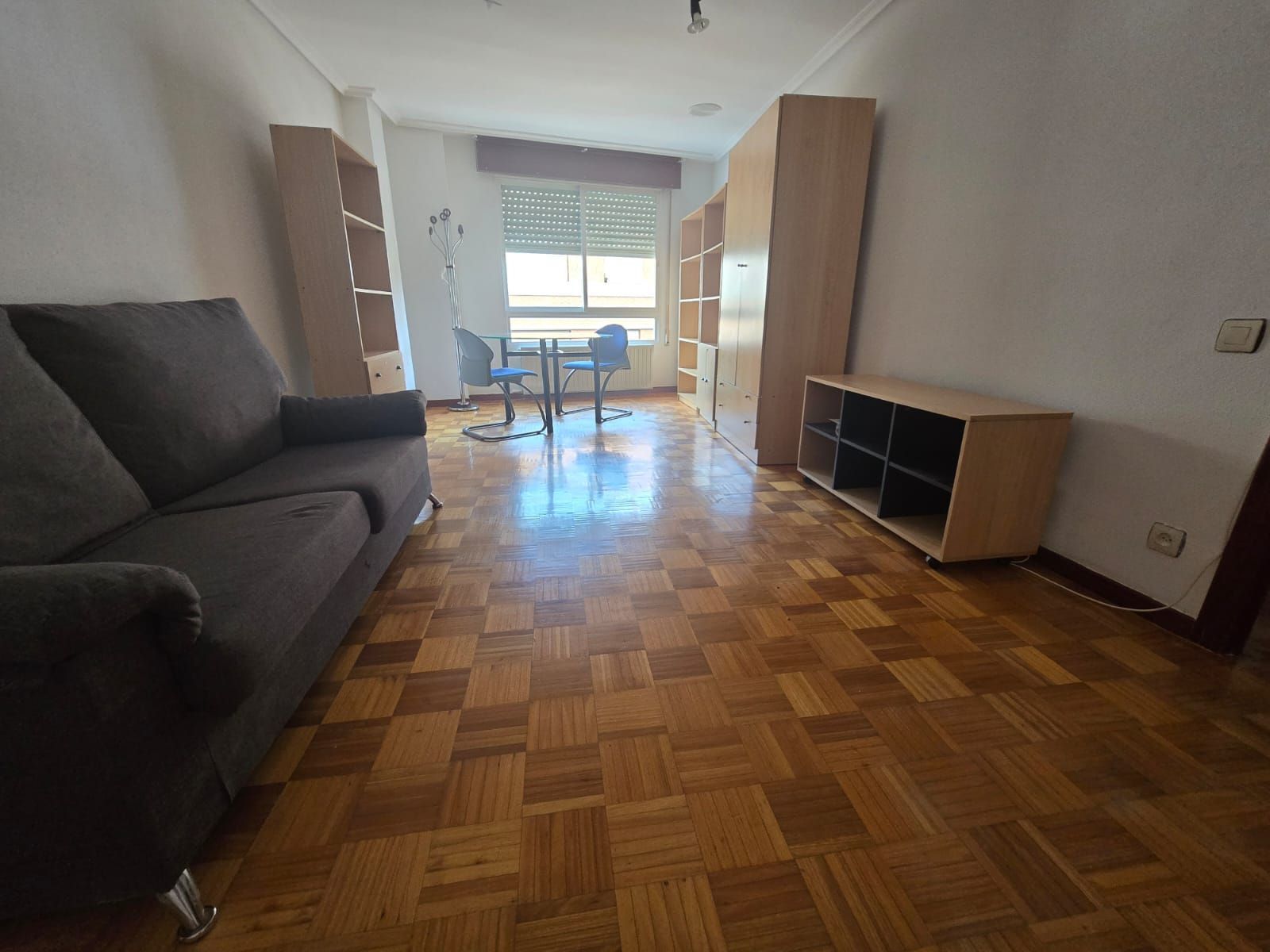 Sala d'estar de Apartament de lloguer en  Logroño amb Calefacció i Traster