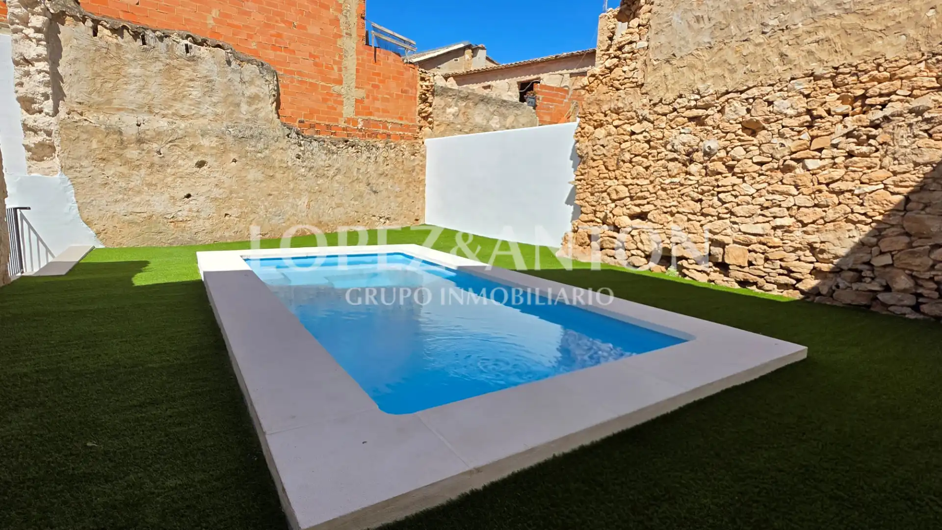 Piscina de Casa adosada en venta en Benaguasil con Aire acondicionado, Calefacción y Terraza