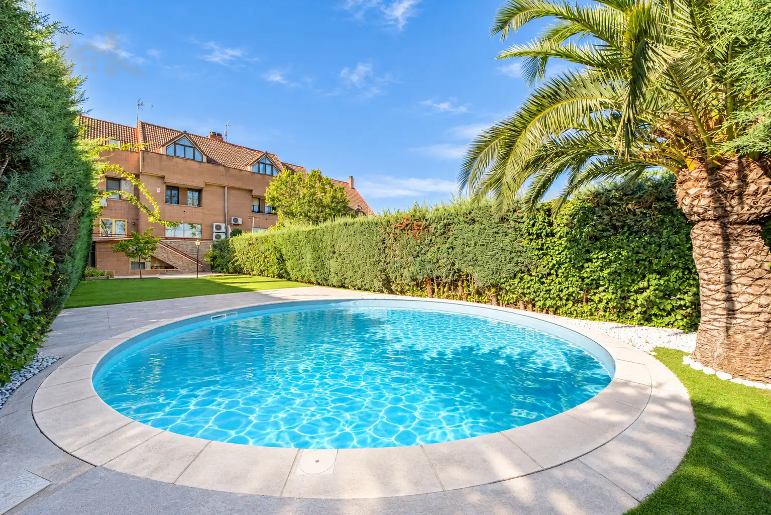 Piscina de Casa adosada en venda en Monte Rozas