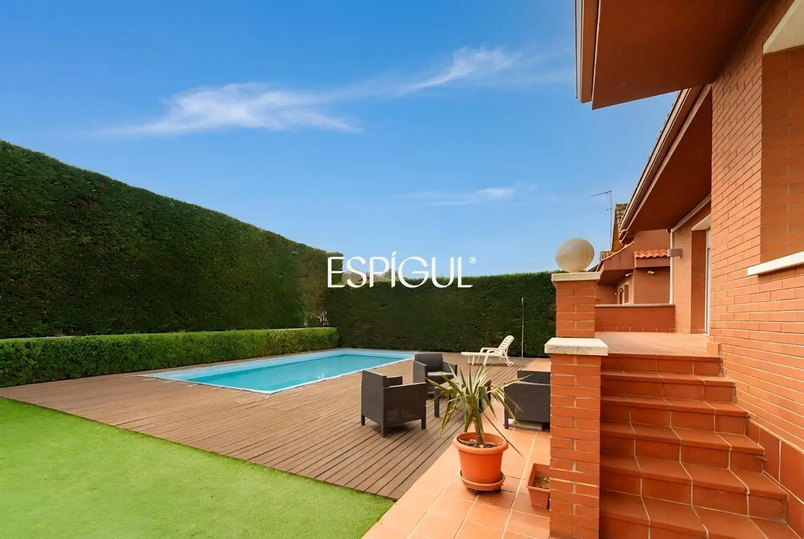 Swimming pool of Houses for sale in Sant Cugat del Vallès  with Air Conditioner, Heating and Storage room