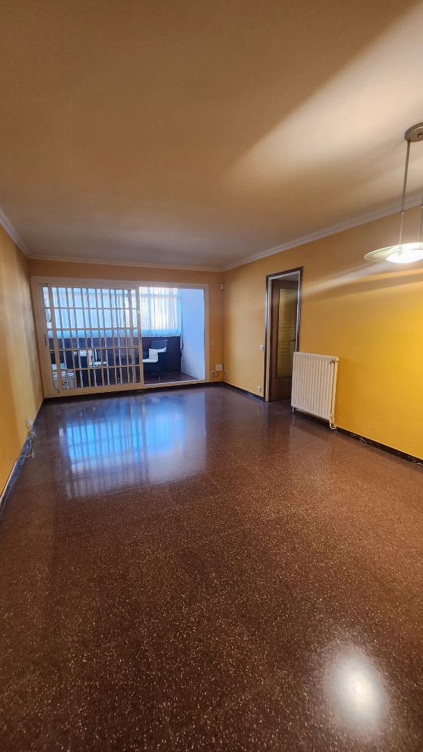 Sala d'estar de Pis de lloguer en Esplugues de Llobregat amb Calefacció i Forn