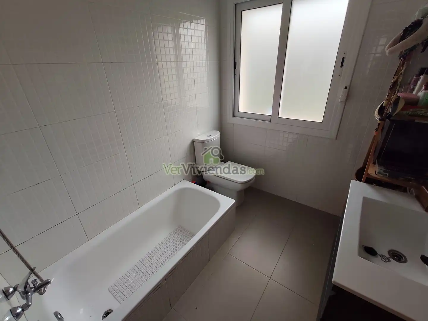 Baño de Casa o chalet en venta en Corbera de Llobregat con Calefacción, Jardín privado y Parquet