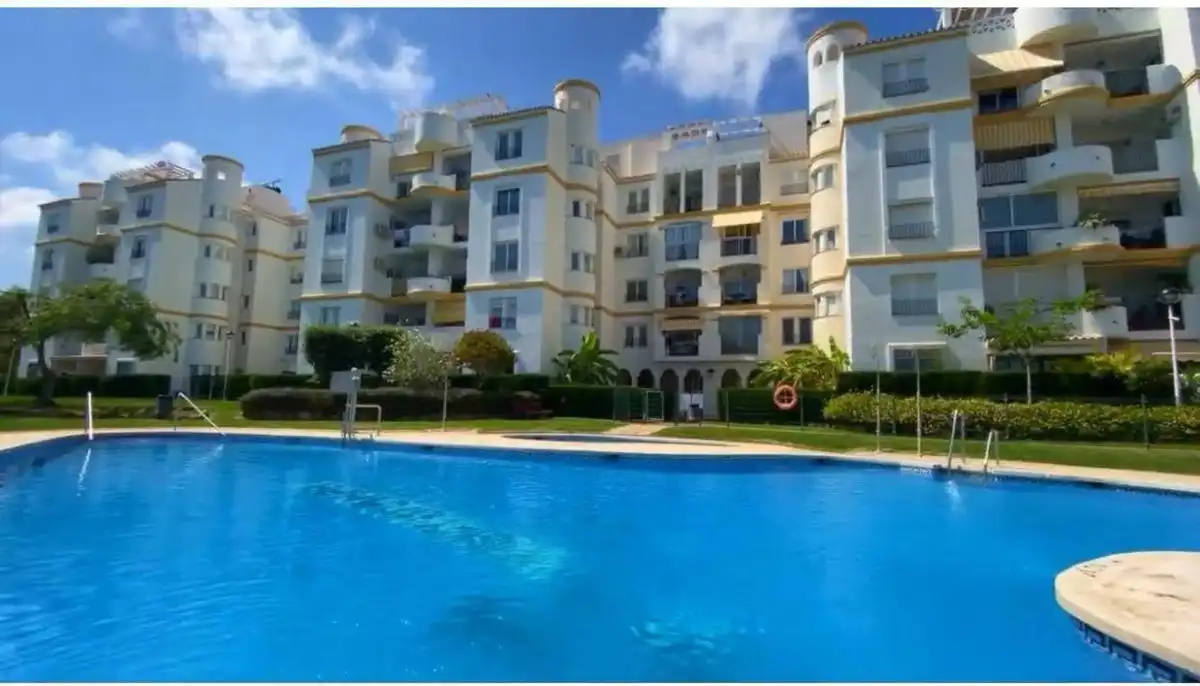 Vista exterior de Planta baixa en venda en Benalmádena amb Aire condicionat, Calefacció i Piscina