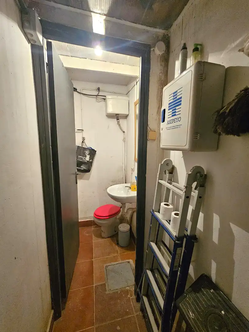 Badezimmer von Büro zum Verkauf in L'Hospitalet de Llobregat mit Klimaanlage, Abstellraum und Alarm