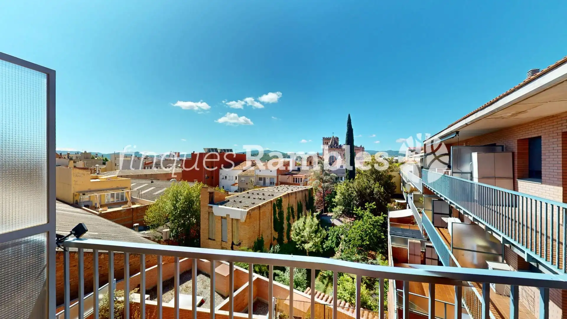 Vista exterior de Dúplex en venta en Igualada con Calefacción, Terraza y Balcón