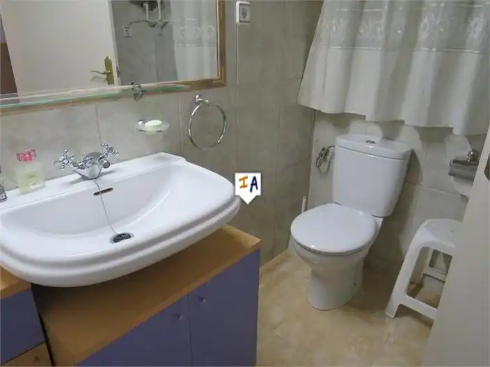 Baño de Casa adosada en venta en Higuera de Calatrava con Aire acondicionado, Terraza y Trastero