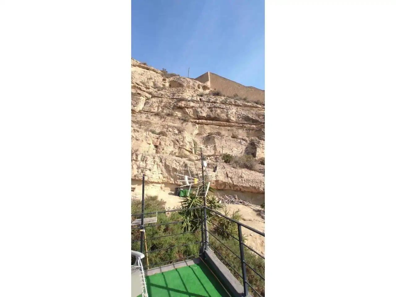 Vista exterior de Casa o xalet en venda en Alicante / Alacant amb Aire condicionat, Jardí privat i Terrassa