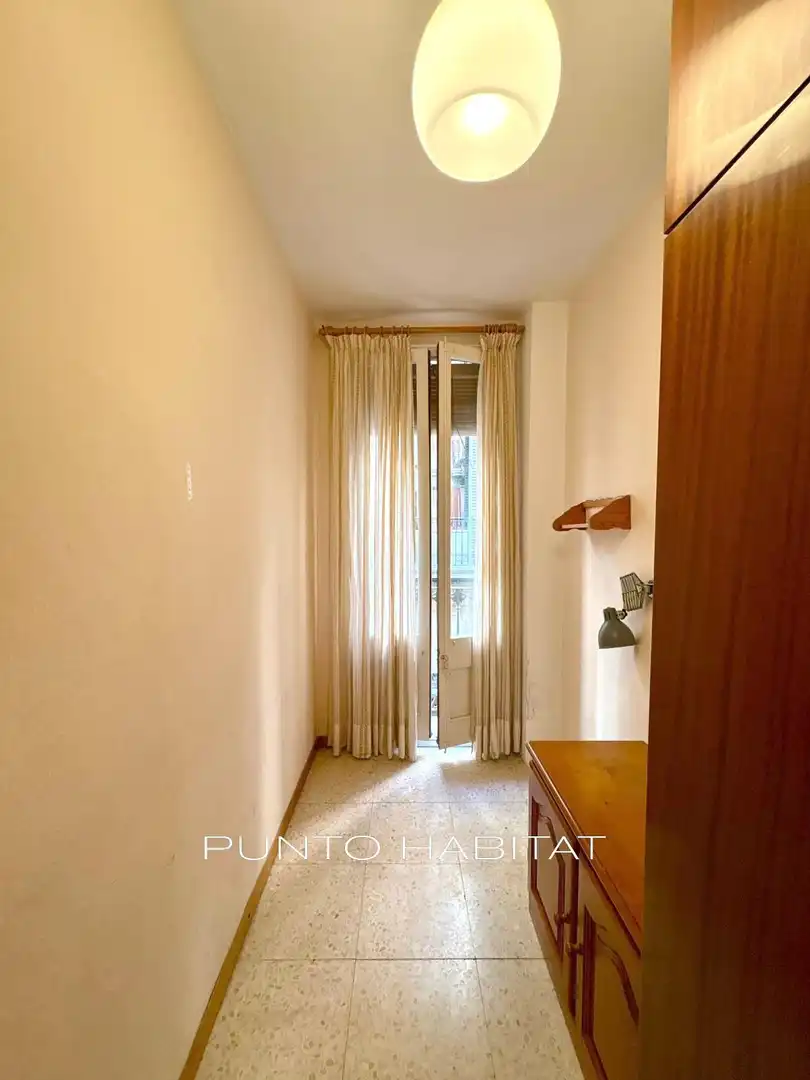 Bedroom of Flat for sale in Barcelona  with Air Conditioner, Heating and Parquet flooring