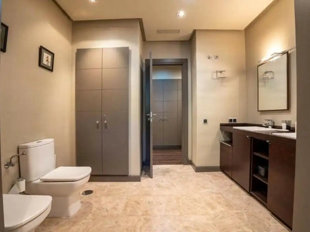 Baño de Casa o chalet de alquiler en Estepona con Aire acondicionado, Jardín privado y Terraza
