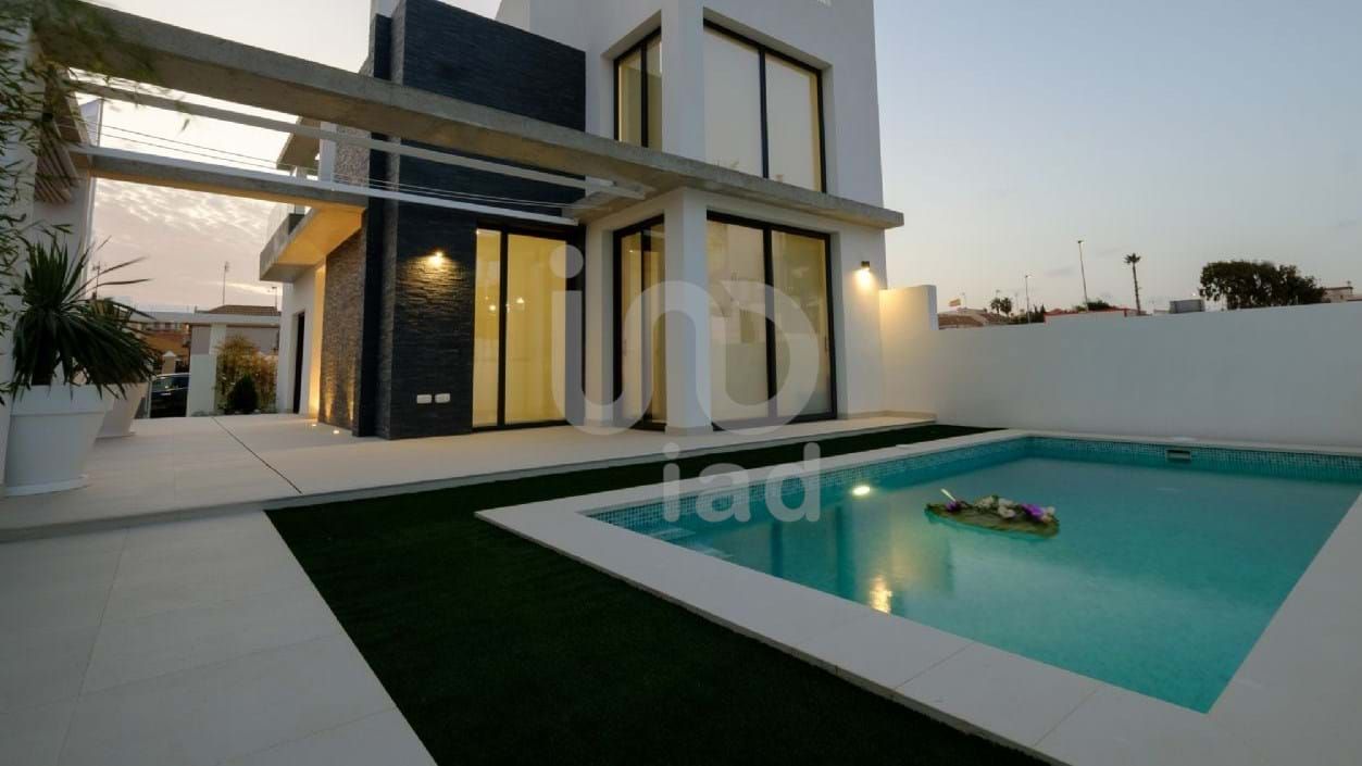 Swimming pool of House or chalet for sale in Torrevieja  with Terrace